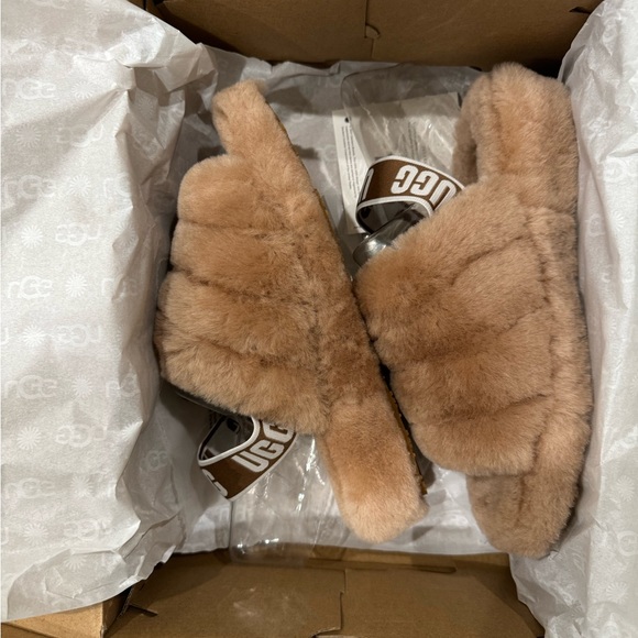 Women’s fluff yeah UGG slides - Picture 2 of 3